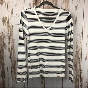 GAP, The Bowery Super Soft V-neck. Size Small. Good used condition!